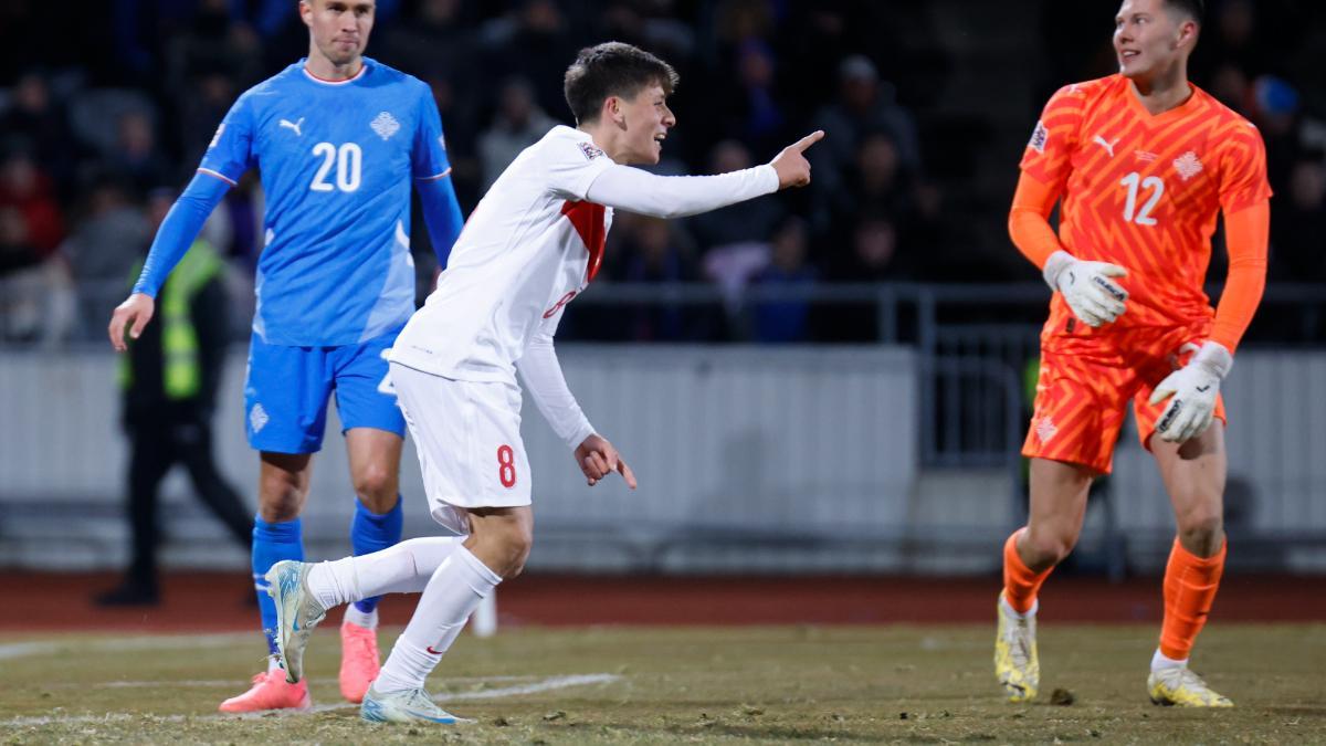 Arda Güler celebrando su gol ante Islandia