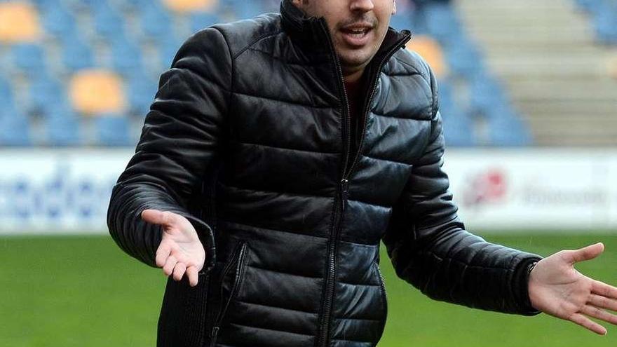 Manu Fernández, durante un partido en el Estadio de Pasarón. // Rafa Vázquez