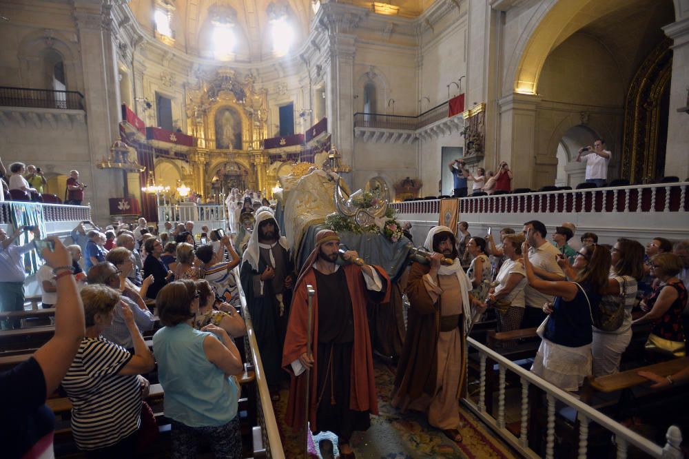 Procesión del entierro de la Virgen en Elche