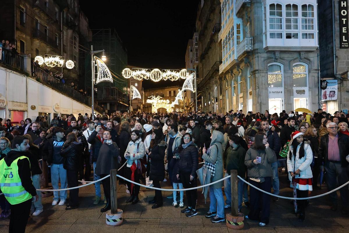 Vigo enciende la Navidad más grande de su historia ante miles de personas