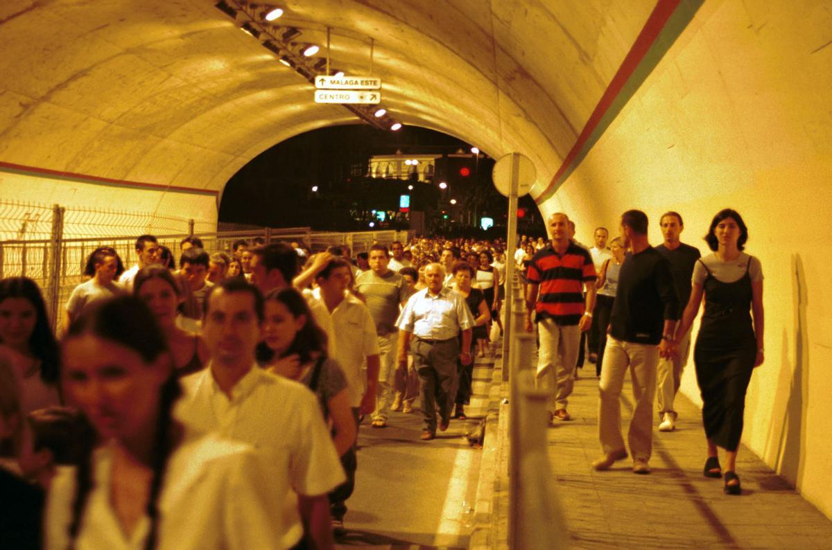 Apertura a los peatones del túnel de la Alcazaba durante la Feria de Málaga de 2000.