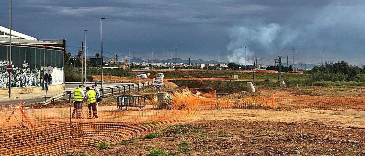 Trabajos para construir el nuevo puente sobre el barranco de Torrent.