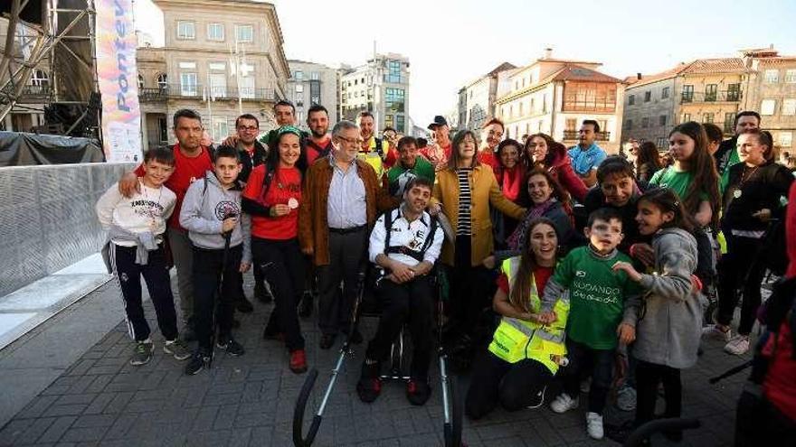 Unos 1.500 &quot;marchosos solidarios&quot; participan en la Pontevedrada