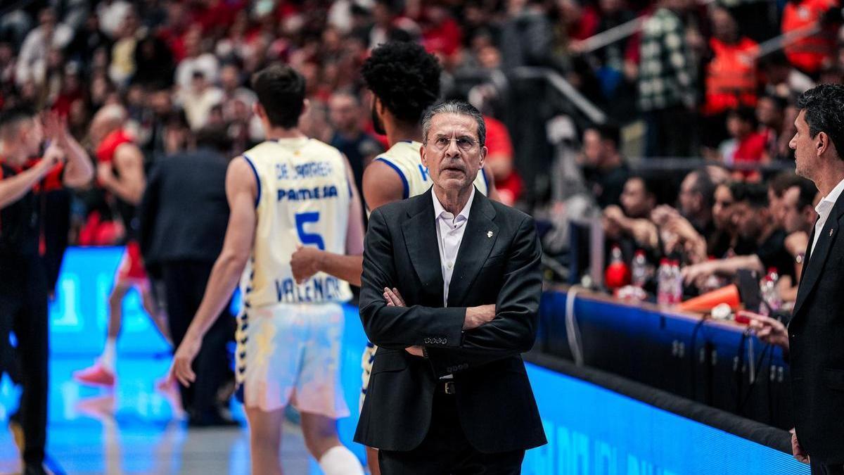 Pedro Martínez y Dimitris Itoudis analizan la victoria del Valencia Basket ante el Hapoel en Tel Aviv en la Euroliga
