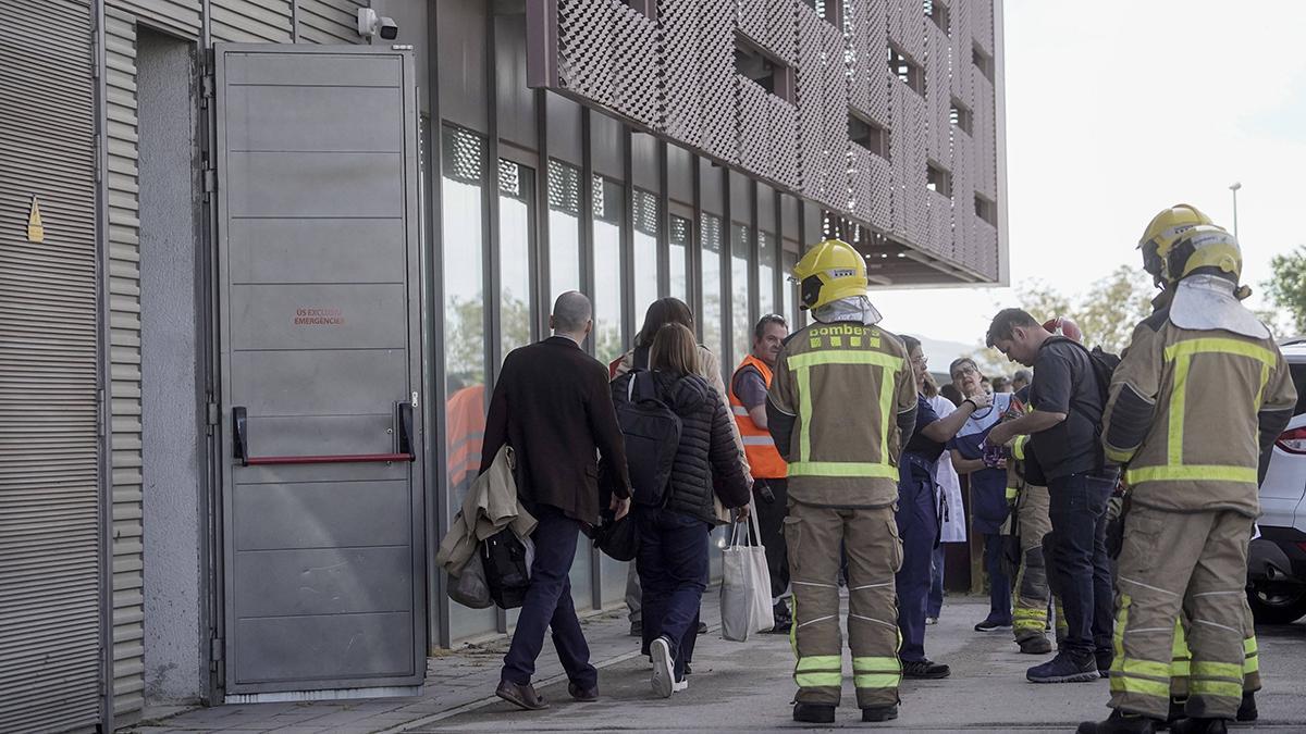 Trabajadores a las puertas de Eurecat Manresa.