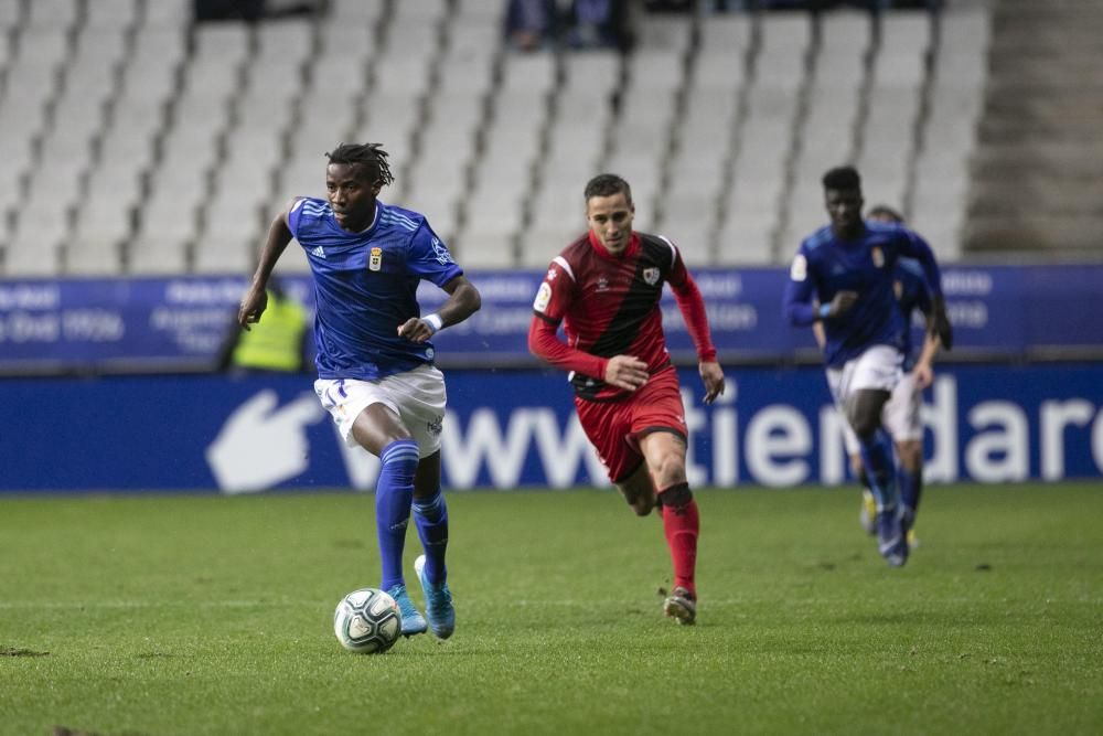 El partido entre el Real Oviedo y el Rayo Vallecano, en imágenes