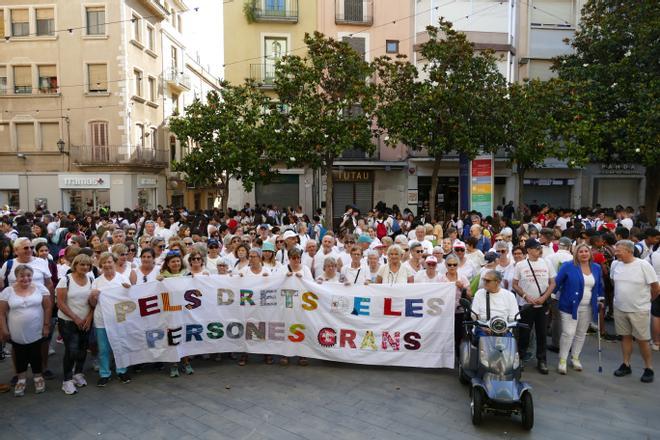 Unes 800 persones participen a Figueres a la caminada pels drets de les persones grans