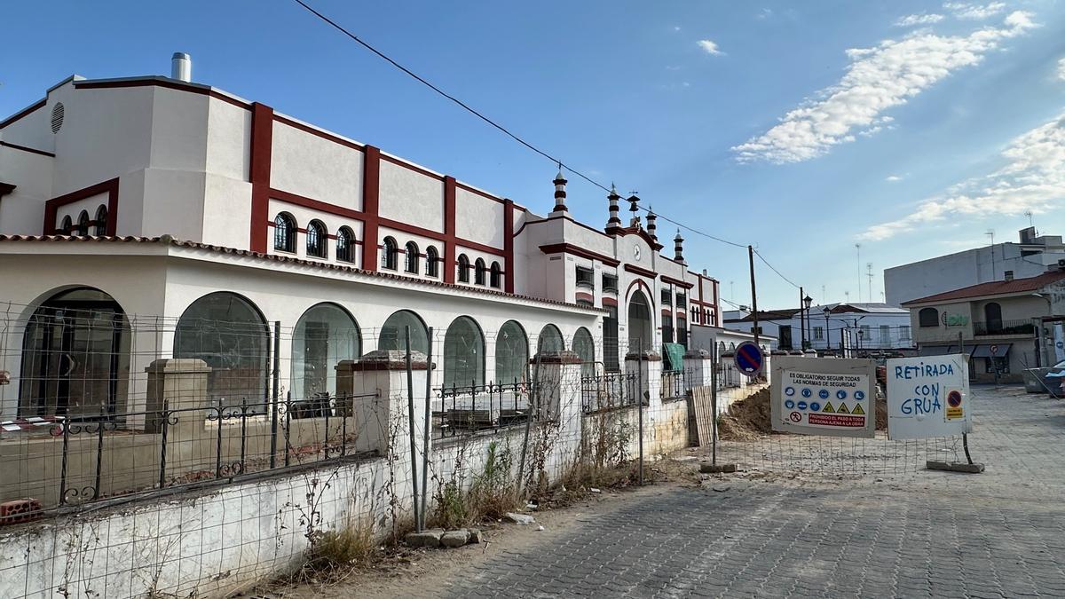 Fachada del edificio en plaza de Abastos.