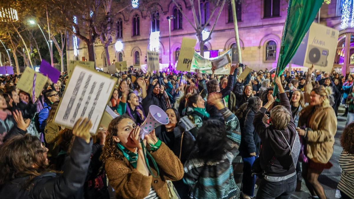 Manifestación en Barcelona contra la violencia hacia las mujeres.