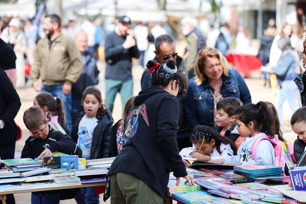 Todas las imagenes de Sant Jordi en Ibiza