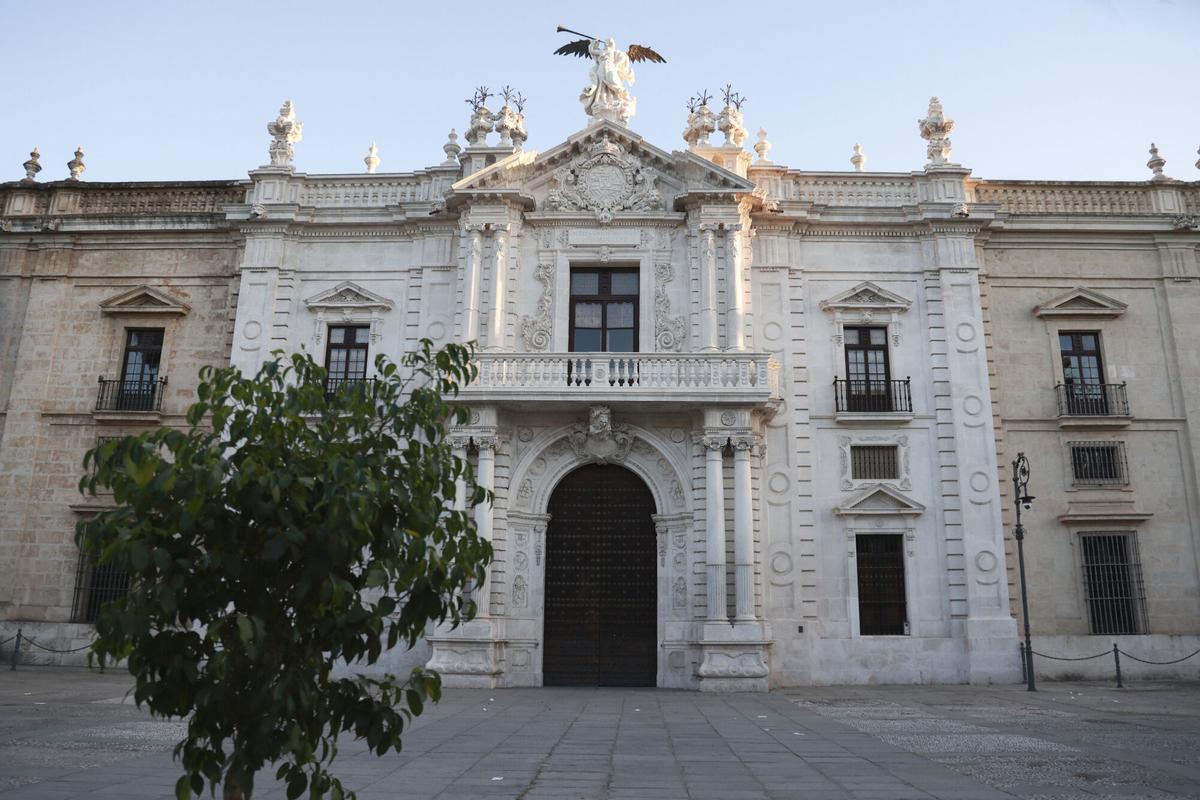 Fachada del edificio del Rectorado de la Universidad de Sevilla