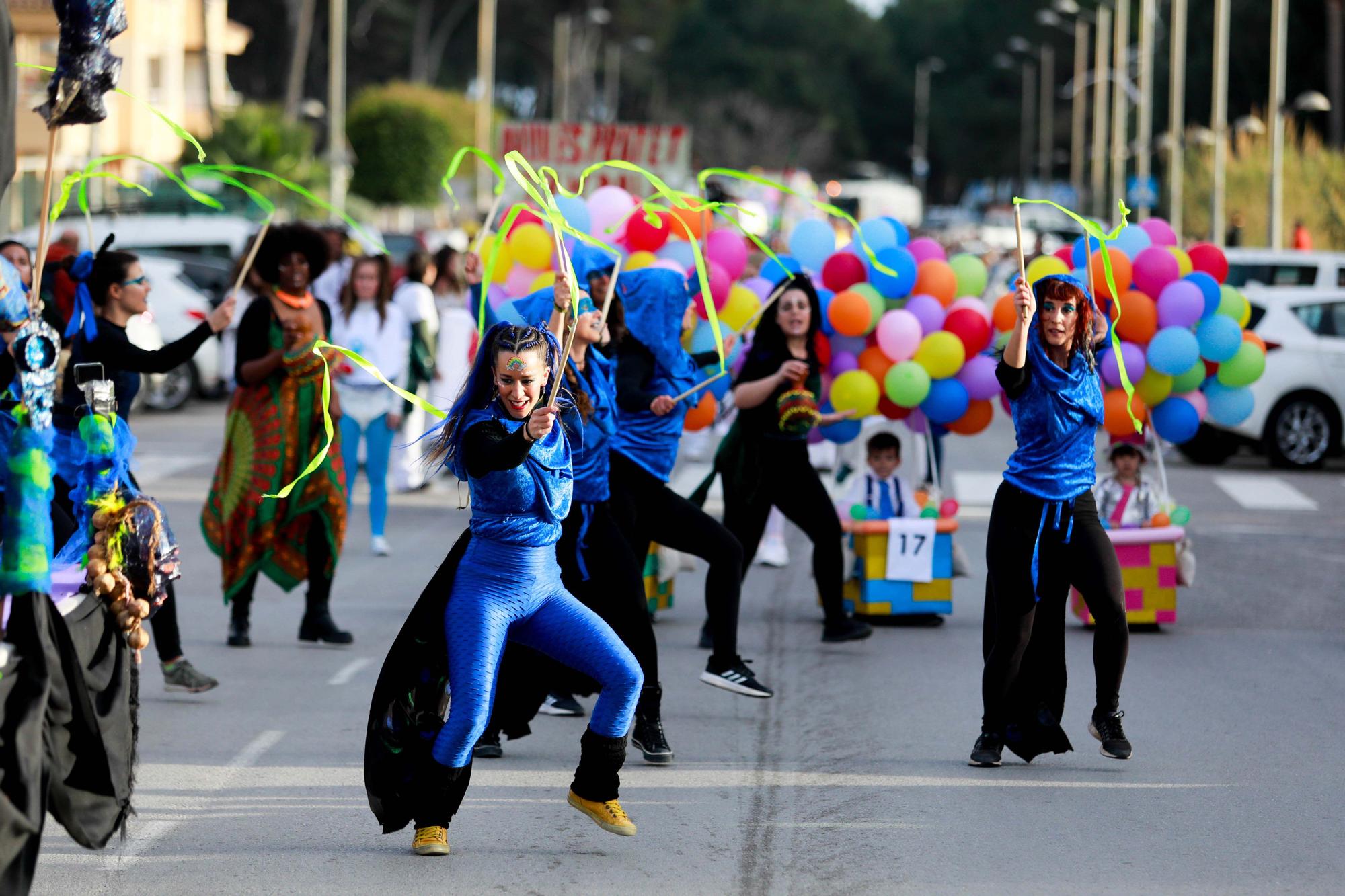 Todas las imágenes de la rúa de carnaval 2023 en Santa Eulària