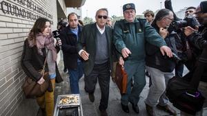 Carlos Fabra a su llegada a la Ciudad de la Justicia de Castellón.