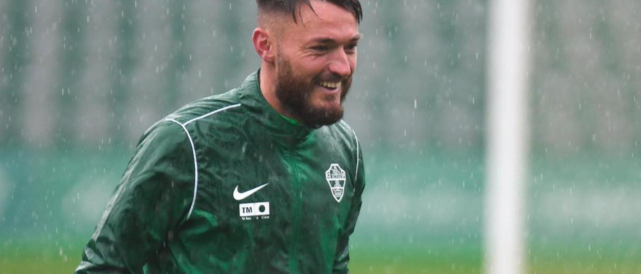 Josan, bajo la lluvia, durante el entrenamiento de este miércoles