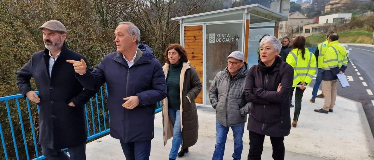 Reguera junto a Félix Juncal y a los ediles Estévez, Dopazo y Quintás. | // FARO