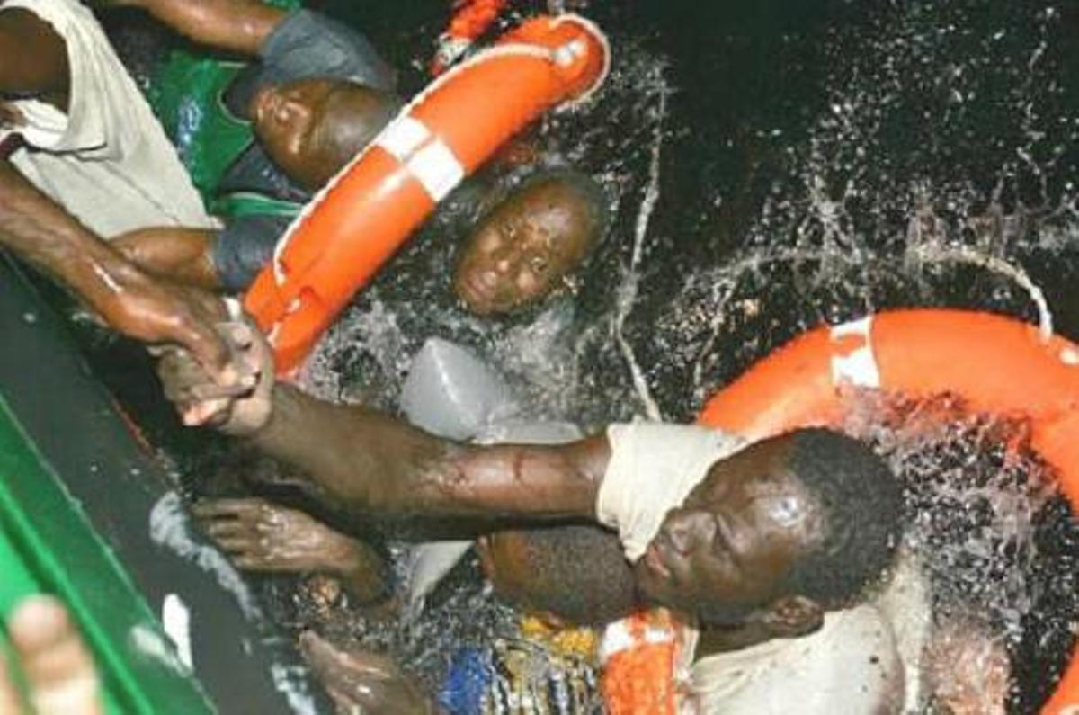 Momento de un rescate en aguas mauritanas.