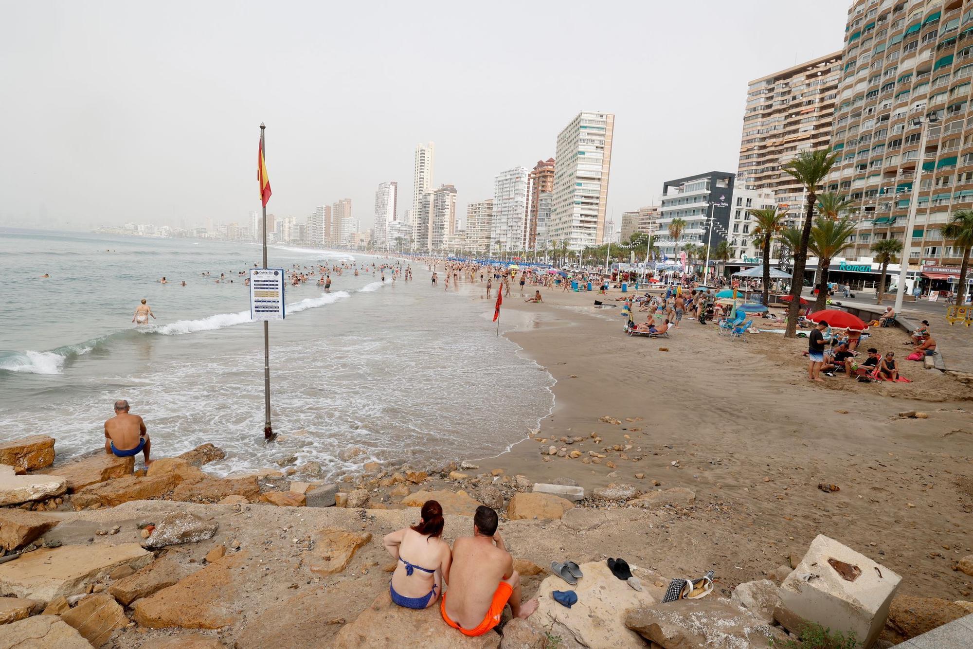 Playa de Levante de Benidorm tras el temporal.