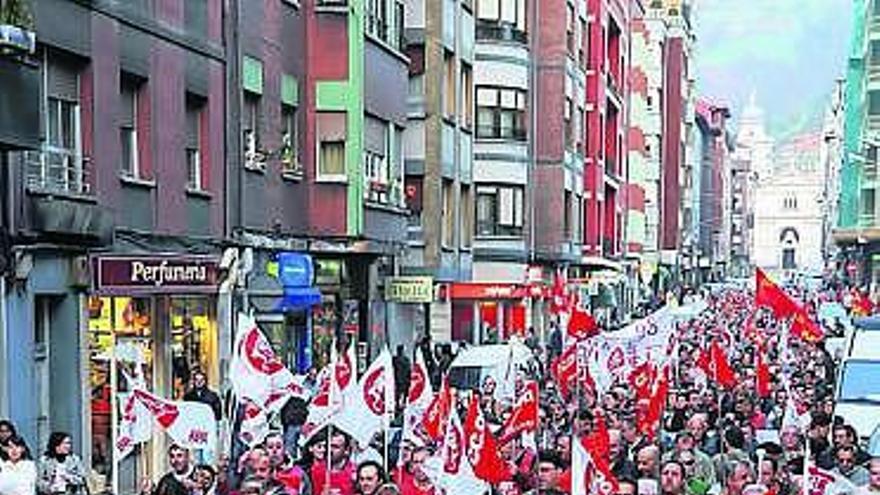 Una de las manifestaciones a favor de los trabajadores de Enferbus  en Mieres.