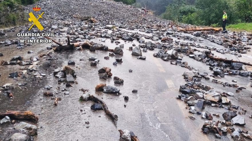 Vídeo | Uno de los desprendimientos que ha cortado la carretera entre Panticosa y el balneario
