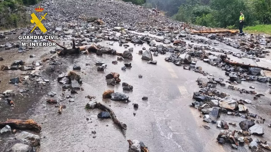 Vídeo | Uno de los desprendimientos que ha cortado la carretera entre Panticosa y el balneario