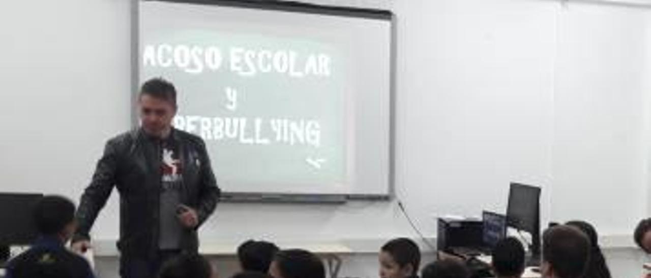 Formación impartida por Óscar Sánchez en colegios de la provincia.