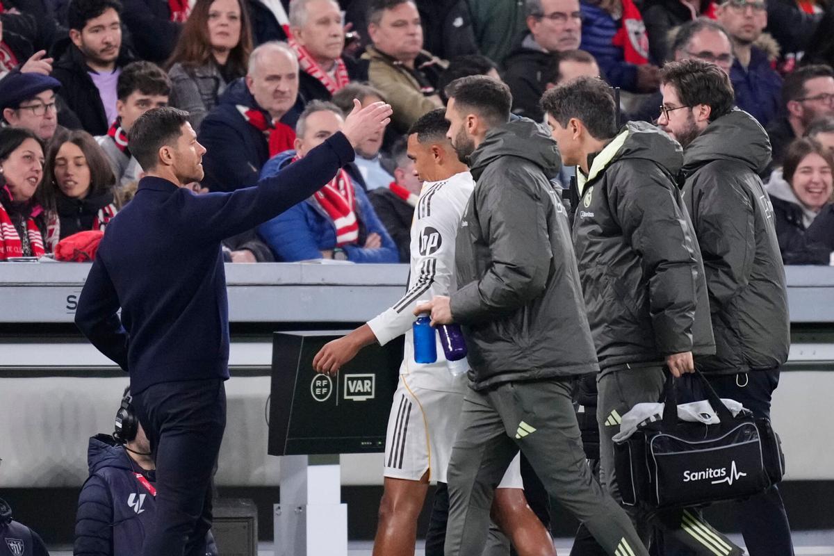 Trent Alexander-Arnold se retiró lesionado del Athletic-Real Madrid.