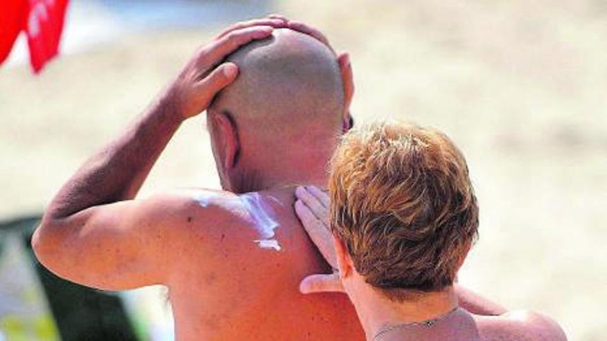 Nuevo bulo en redes: “El cáncer de piel no te lo da el sol, sino que te lo da la crema solar”