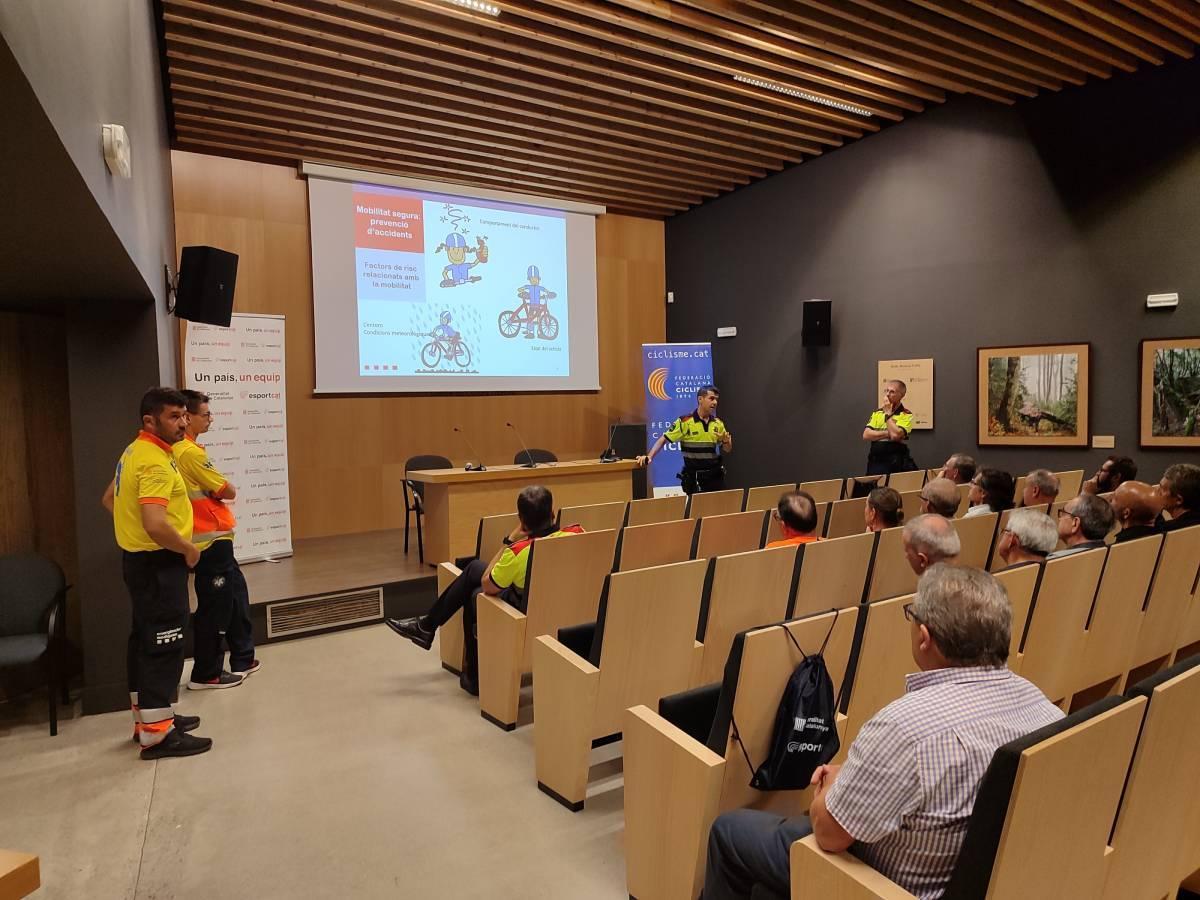 Jornada  #ciclisme segur  amb agents dels  Mossos  d’Esquadra i  professionals del  Sistema  d’Emergències  Mèdiques