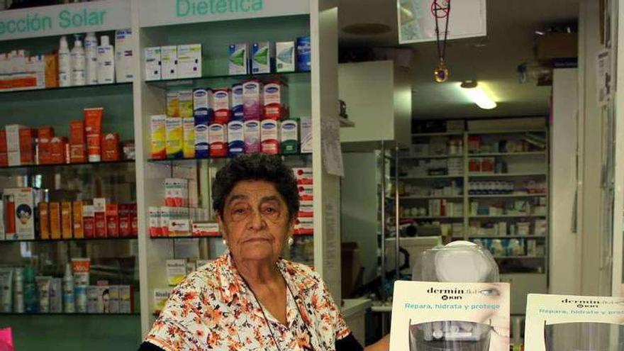 Araceli de la Fuente, en la farmacia de la que es titular desde 2006.