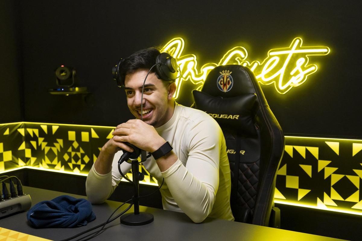 El hispano-marroquí Ilias Akhomach, durante su intervención en el canal de Twitch del Villarreal CF.