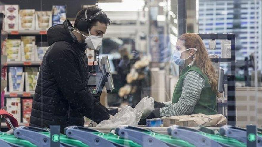 La plantilla de Mercadona, con gafas de protección