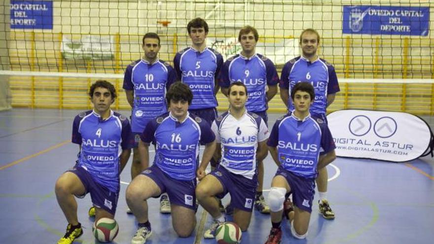 La plantilla del Salus Oviedo, en el polideportivo de Colloto.