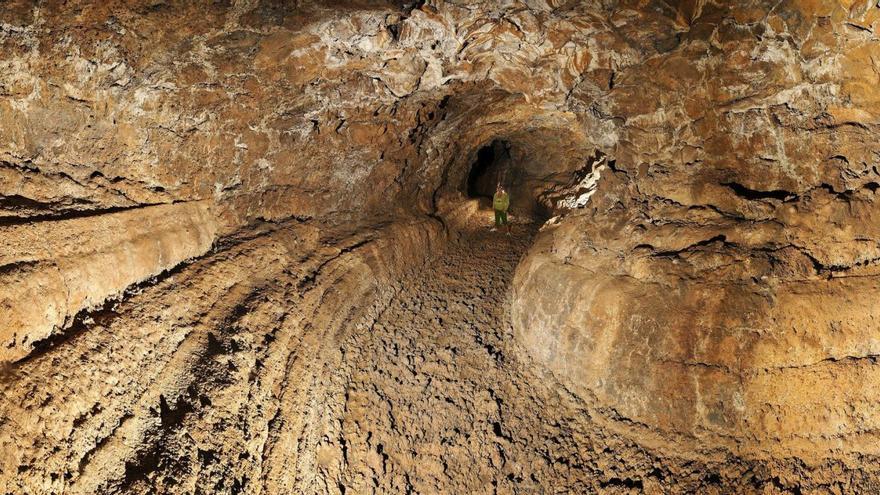 Interior de la Cueva del Viento, el mayor tubo volcánico de Europa.