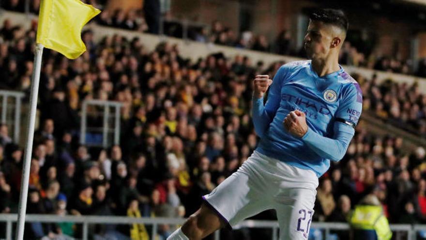 Los frentes abiertos del Valencia en el mercado