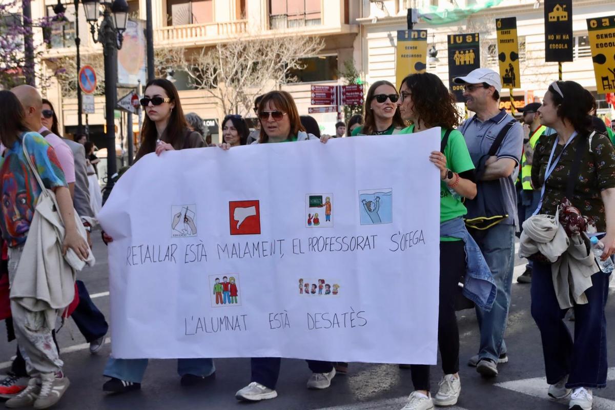 La manifestación de profesores en València en imágenes
