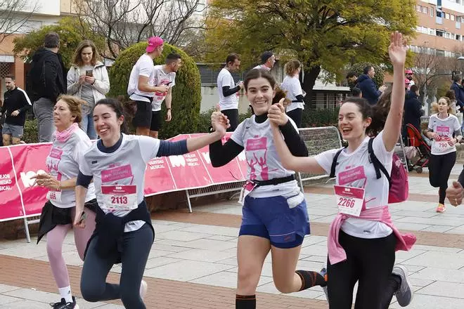 La Pink Running reúne en Córdoba a miles de mujeres pese a la climatología