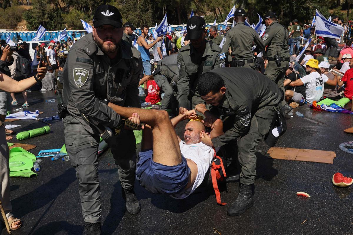 Las protestas masivas continúan en Israel por la reforma judicial