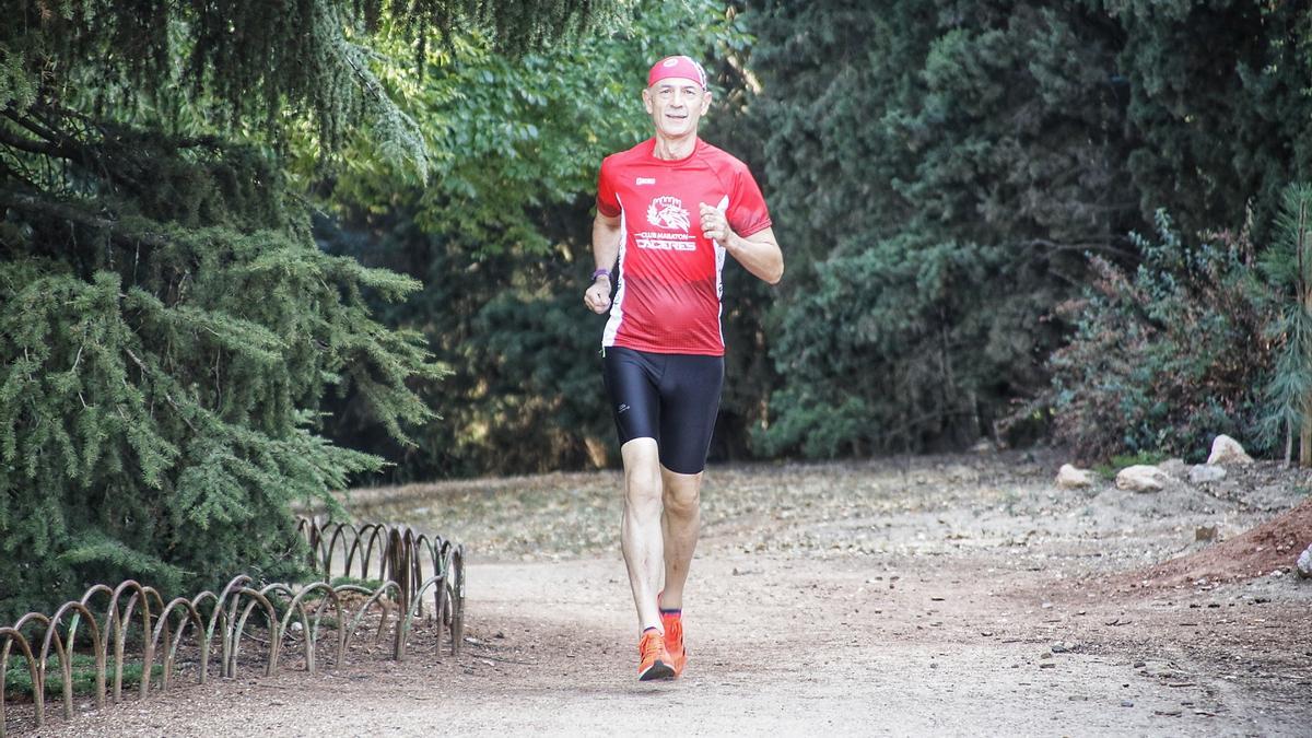 «Correr me hace sentir libre», asegura Martín. En la imagen, ayer en el Parque del Príncipe.