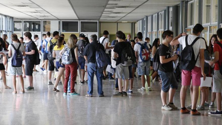 Miles de estudiantes afrontan en los próximos días la Selectividad.