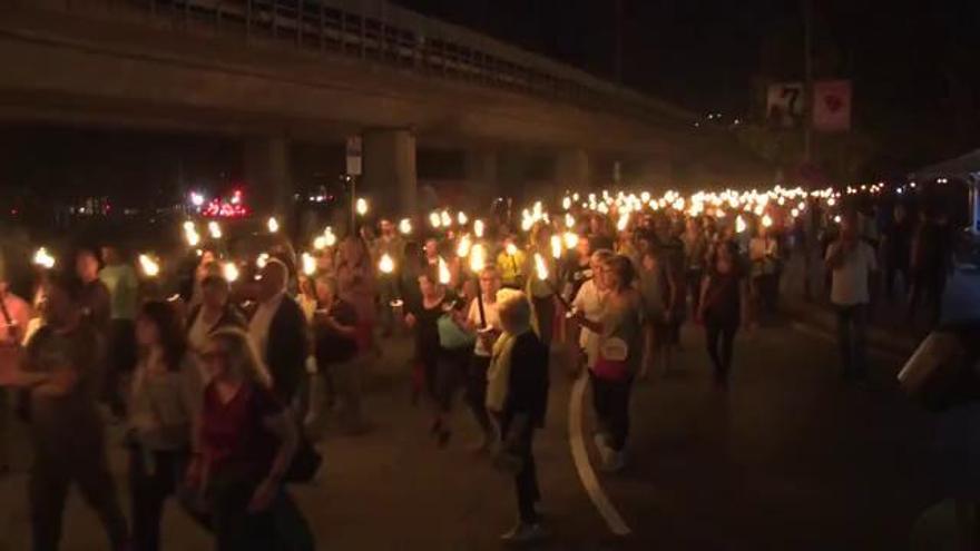 Vídeo: Així hem viscut la multitudinària marxa de torxes de Girona