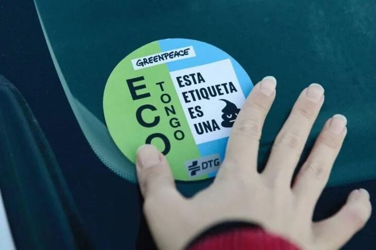 Pegatina de protesta por el sistema actual