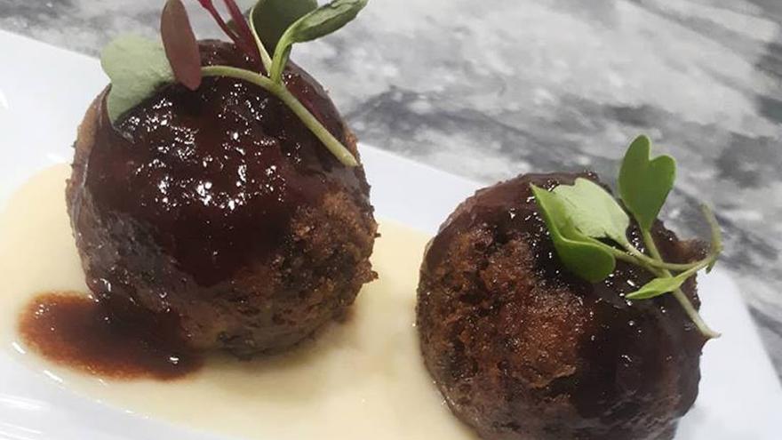 Albóndigas de toro con salsa de Oporto y crema fina de patata