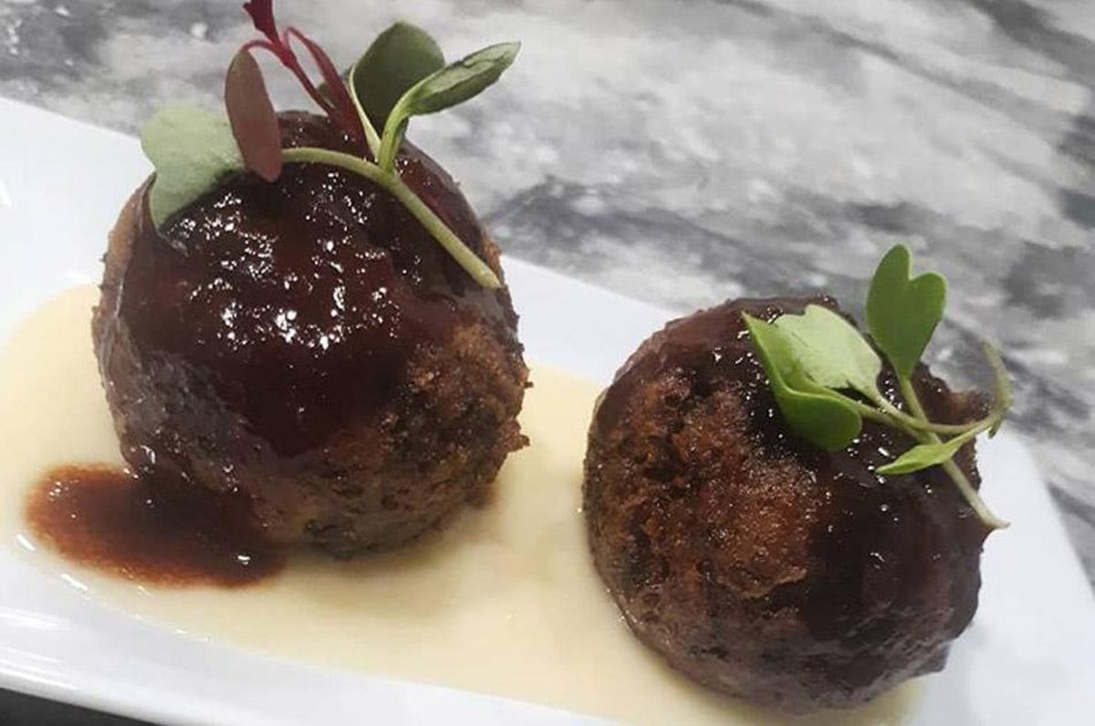 Albóndigas de toro con salsa de Oporto y crema fina de patata