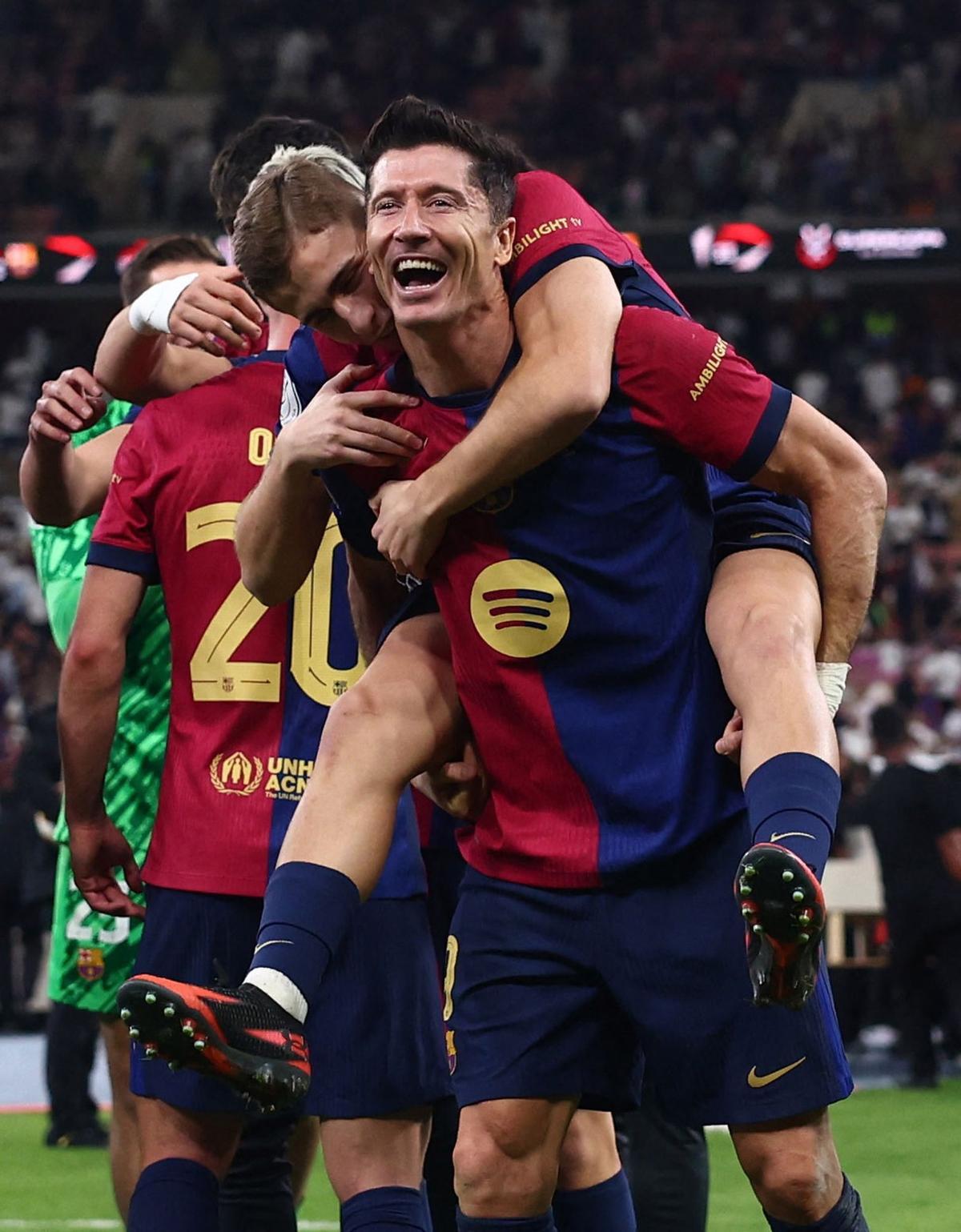 El Barça golea 2-5 al Madrid en la final de la Supercopa | FOTOS