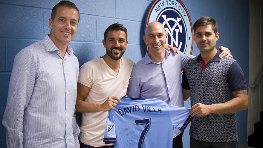 David Villa recibe la máxima distinción de la AFE