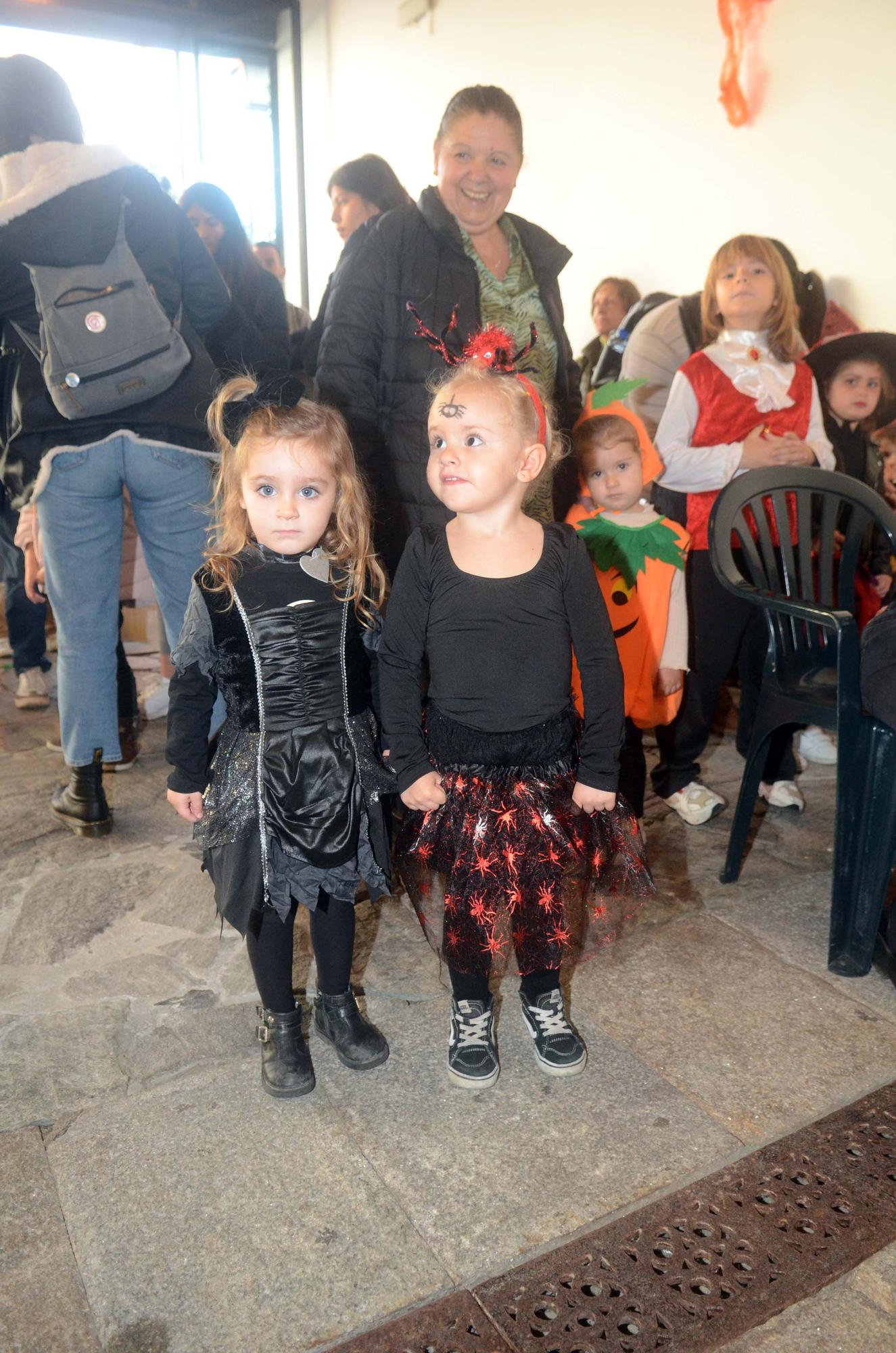 Halloween en Galicia: Los niños de Vilagarcía celebran el Samaín más musical