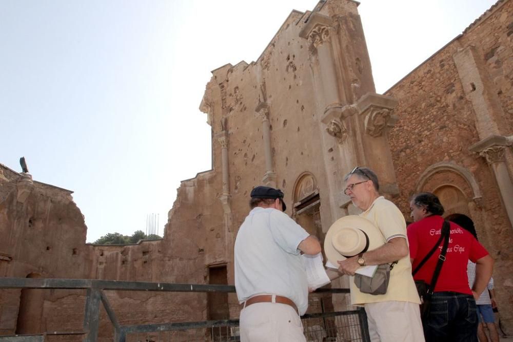 Primeros visitantes a la Catedral Vieja de Cartagena