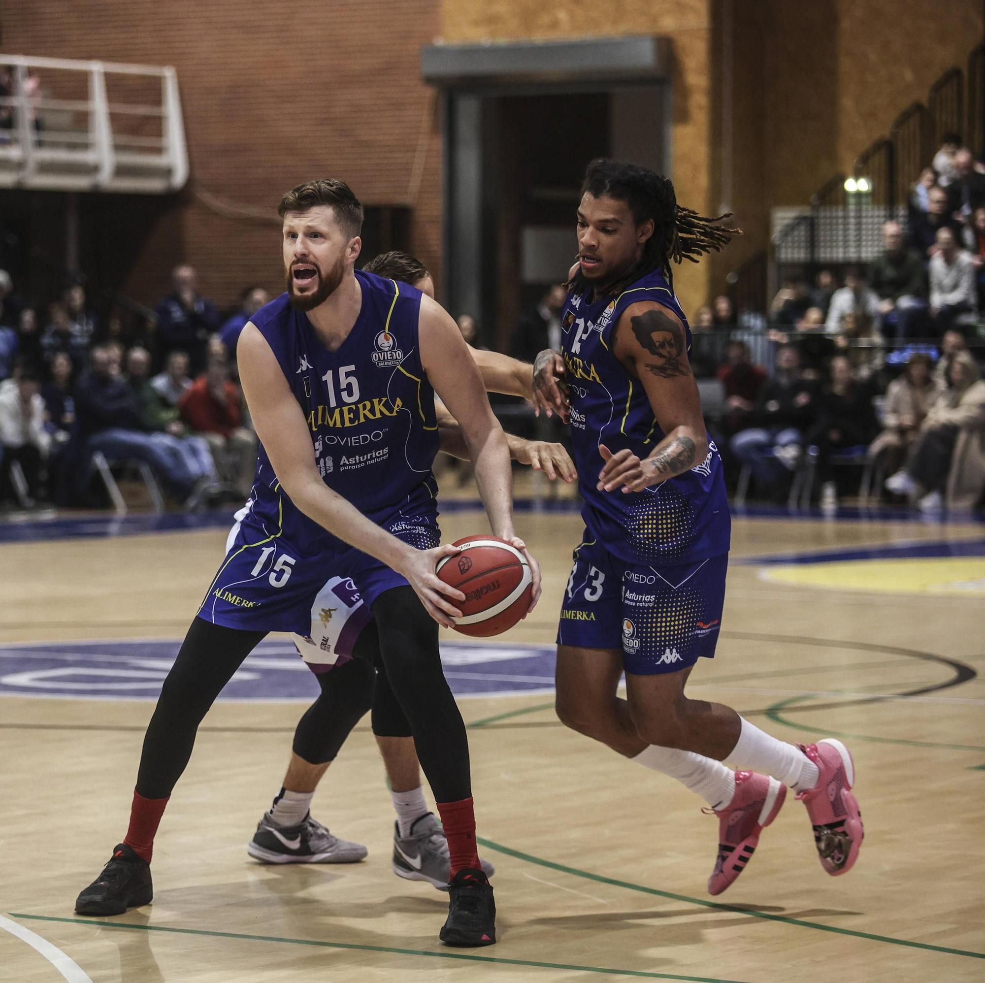 En imágenes: El Alimerka Oviedo Baloncesto despide el 2023 con una victoria espectacular ante Valladolid (66-83)