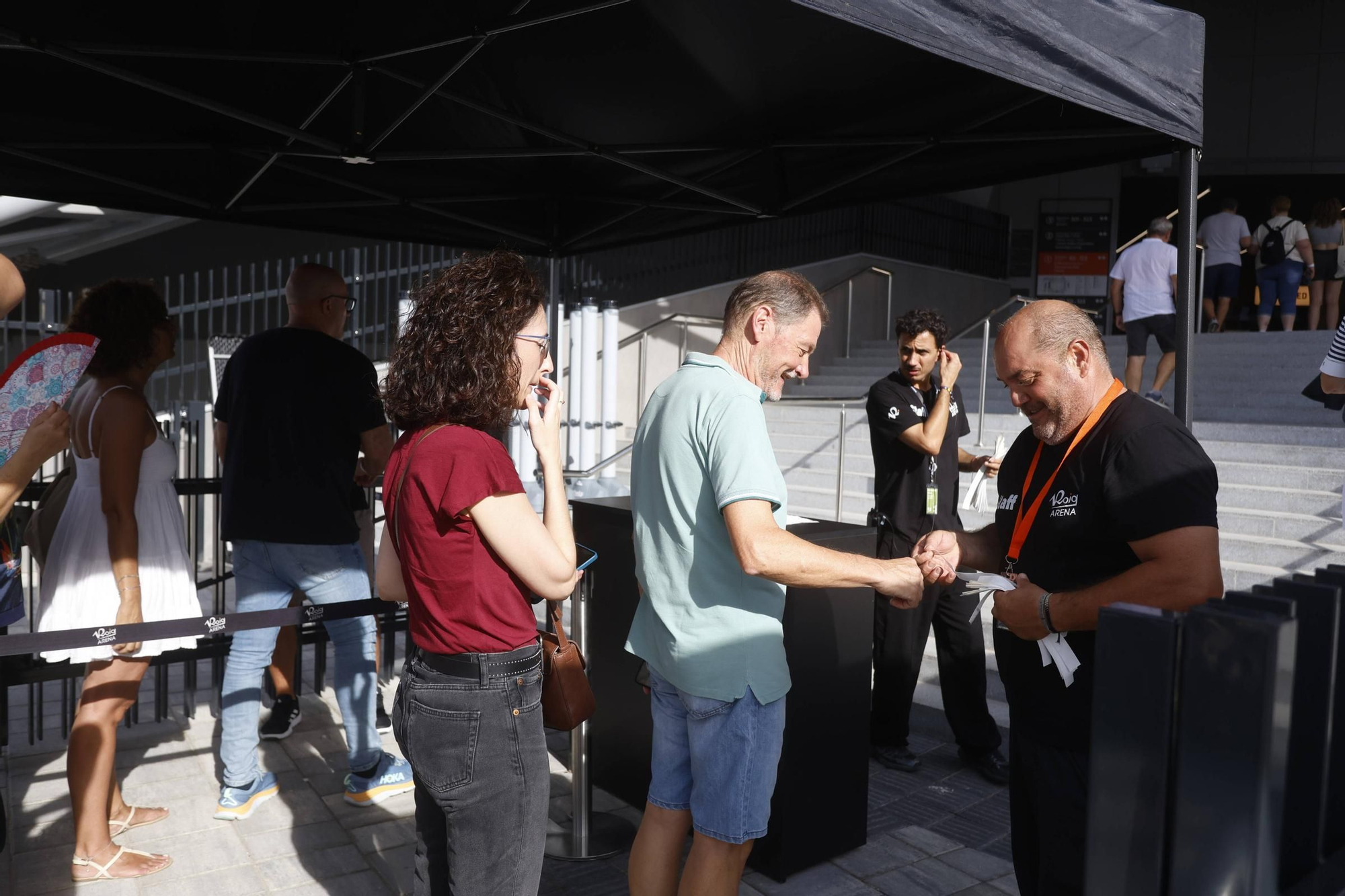 La afición del Valencia Basket visita el Roig Arena