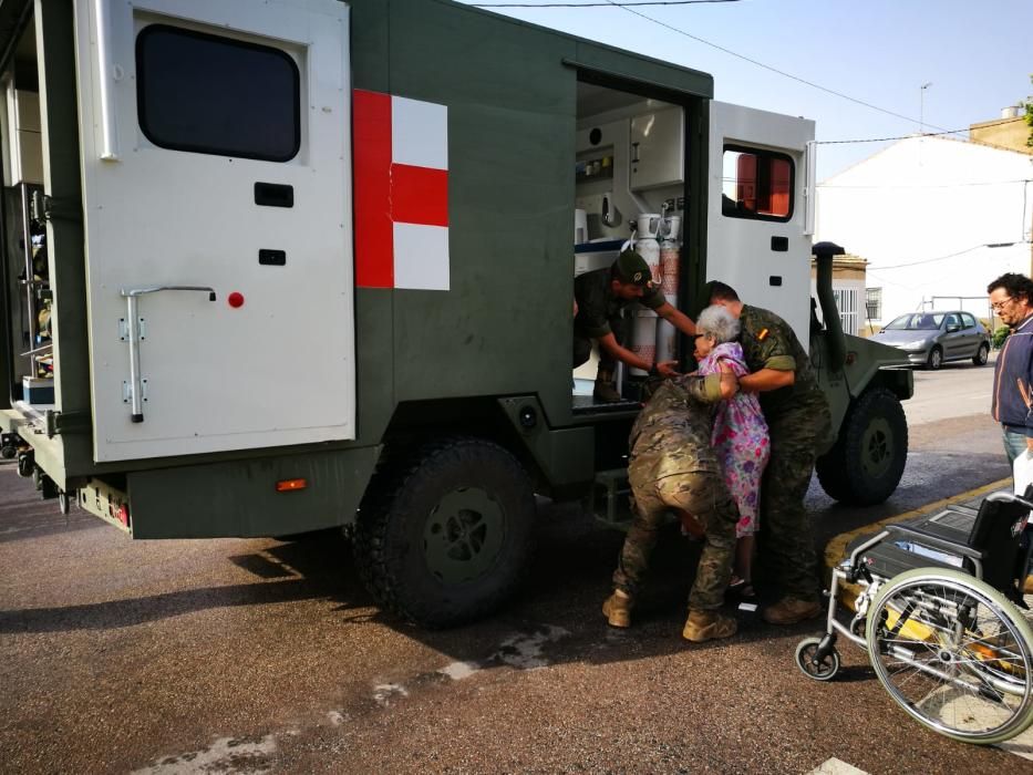 Imagen del despliegue militar en la Vega Baja para auxiliar a vecinos afectados por la gota fría.